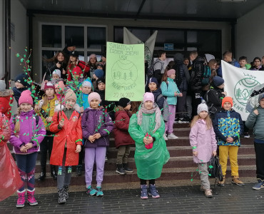 Dzień Ziemi - akcja sadzenia drzew