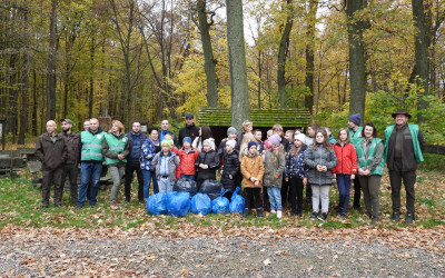 13. Uczestnicy sprzątania w Chełmskim PK