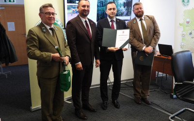 Wręczenie aktów powołania dyrektorowi Departamentu Środowiska i Zasobów Naturalnych UMWL Panu Danielowi Pydzie na Członka Rady ZLPK (fot. Patryk Zarzycki) (2)