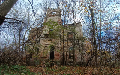 Ruiny pałacu w Stryjowie