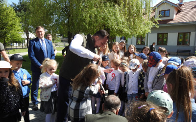 Akcja sadzenia symbolicznych buków przy Przedszkolu Samorządowym w Skierbieszowie