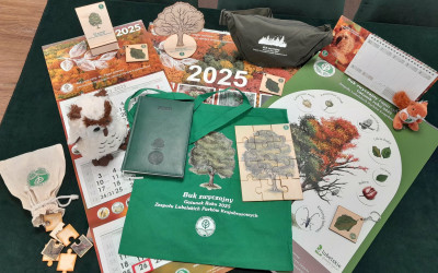 Materiały edukacyjno-promocyjne z gatunkiem roku