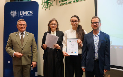 Laureatka Urszula Głaz z opiekunem