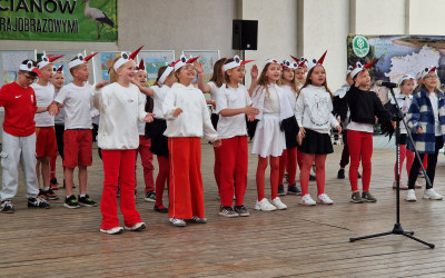 Występ dzieci ze Szkoły Podstawowej Nr 4