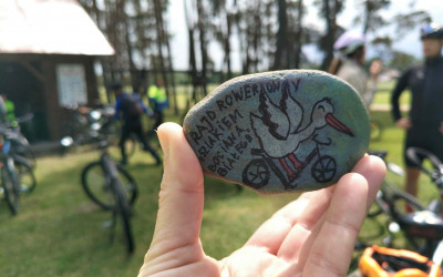 Pamiątkowy kamyk z rajdu rowerowego