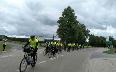Grupa rowerowa w Rokitnie