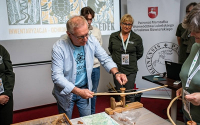 Prelekcję wraz z warsztatami z obróbki bursztynu przeprowadził Pana Grzegorz Bukowski z Prywatnego Muzeum Minerałów w Młynie Hipolit