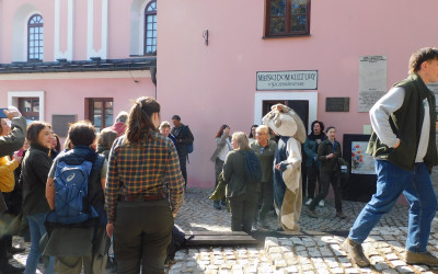 Dnia III uczestnicy zostali przywitani przez maskotkę ZLPK- chomika europejskiego