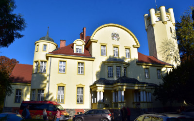 Pałac w miejscowości Jastrzębie, w którym odbywała się konferencja