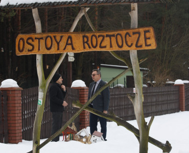 Przekazanie karmników w ramach czynnej ochrony ptaków